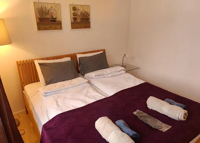 Cozy Independent House With Free Parking And 20 Mins To Center
