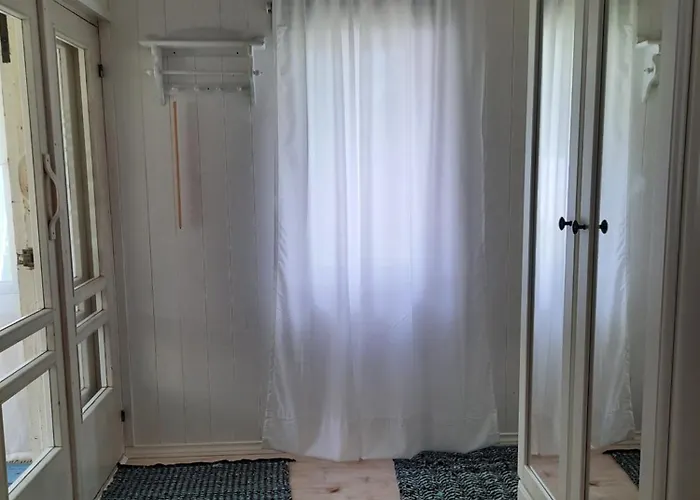 Guesthouse Tähkä - Scandinavian style wooden house 15 mins to Vuosaari harbour
